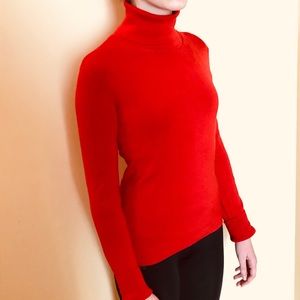🔥Price Drop🔥Red Neiman Marcus Turtleneck